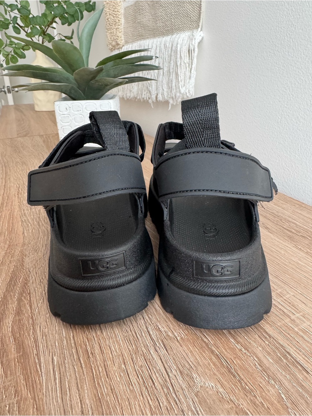 UGG BLACK SANDALS - Picture 4 of 7